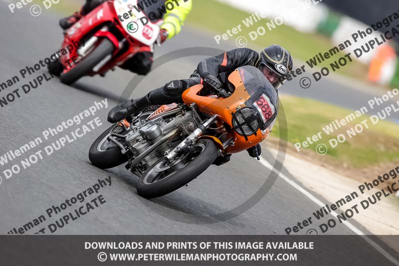Vintage motorcycle club;eventdigitalimages;mallory park;mallory park trackday photographs;no limits trackdays;peter wileman photography;trackday digital images;trackday photos;vmcc festival 1000 bikes photographs